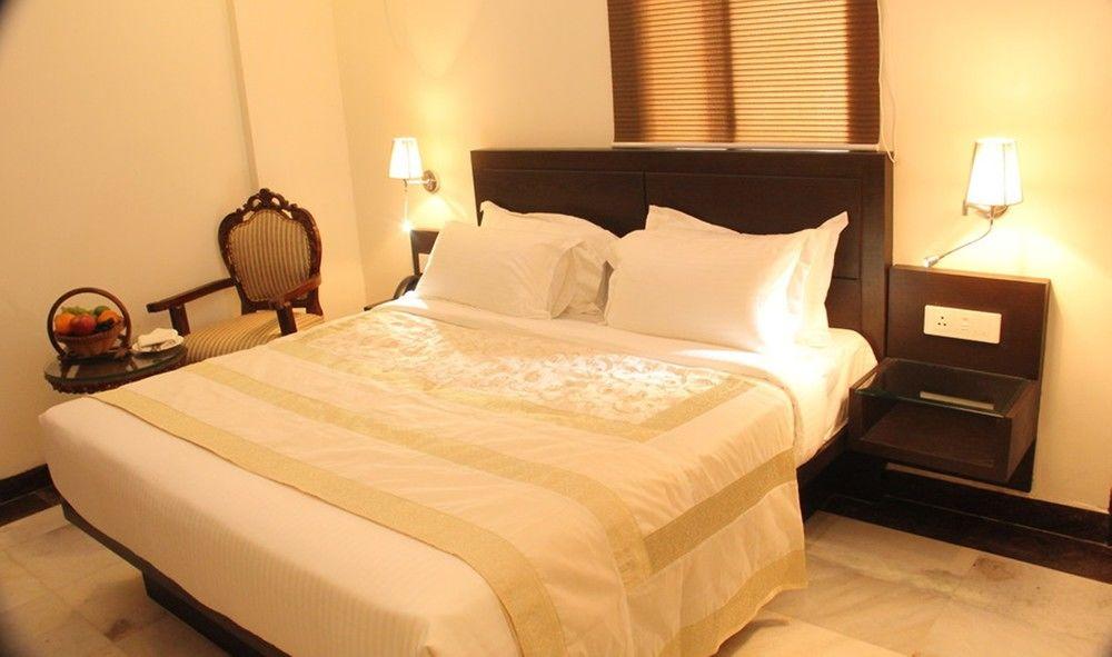 Oyo Flagship Hotel Rudra Palace Agra  Exterior photo