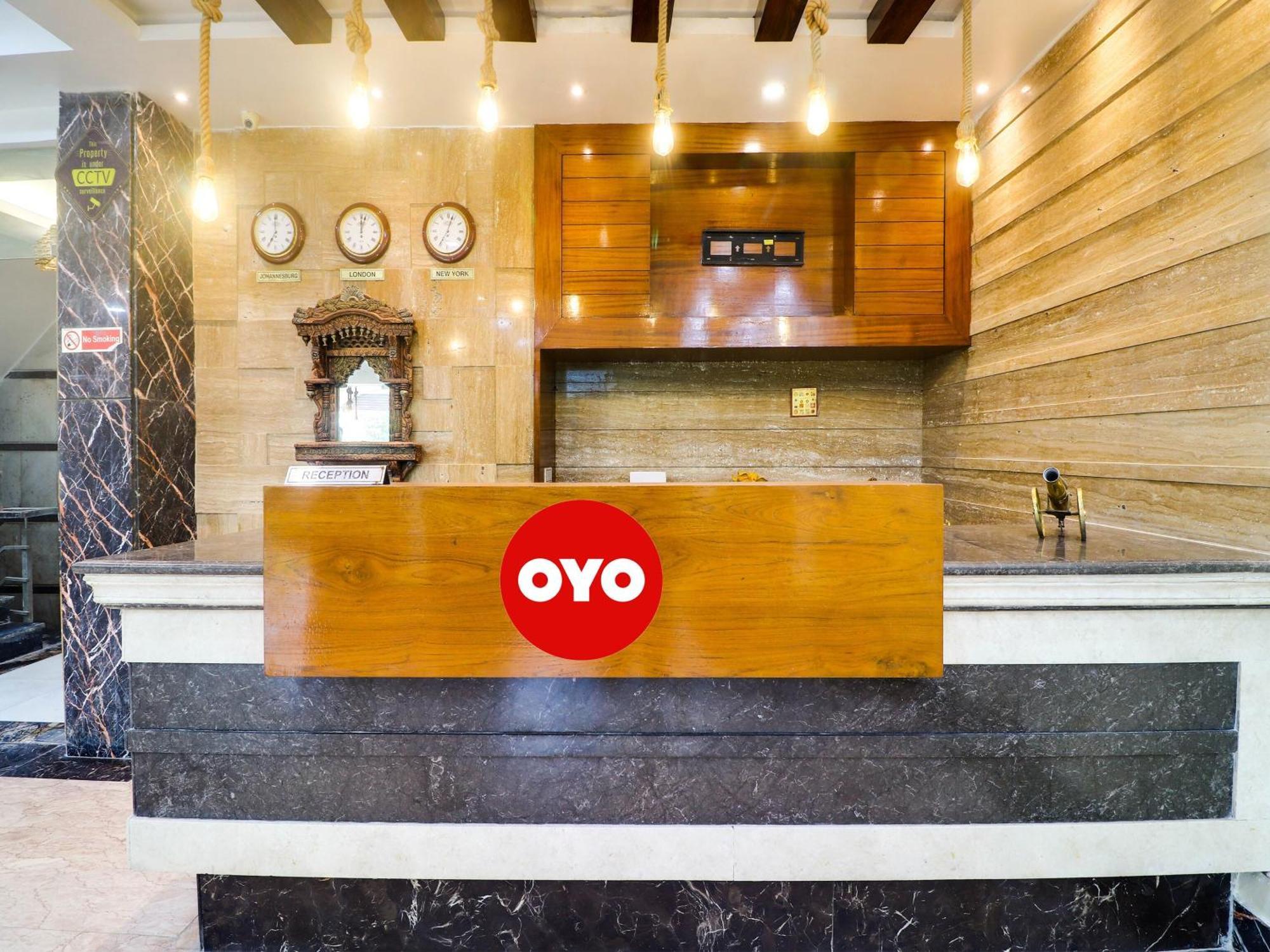 Oyo Flagship Hotel Rudra Palace Tajganj Exterior photo