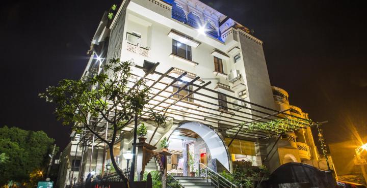 Oyo Flagship Hotel Rudra Palace Tajganj Exterior photo